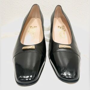 NIB Salvatore Ferragamo Vintage Black Leather THRILL Gold Accent High Heels 9